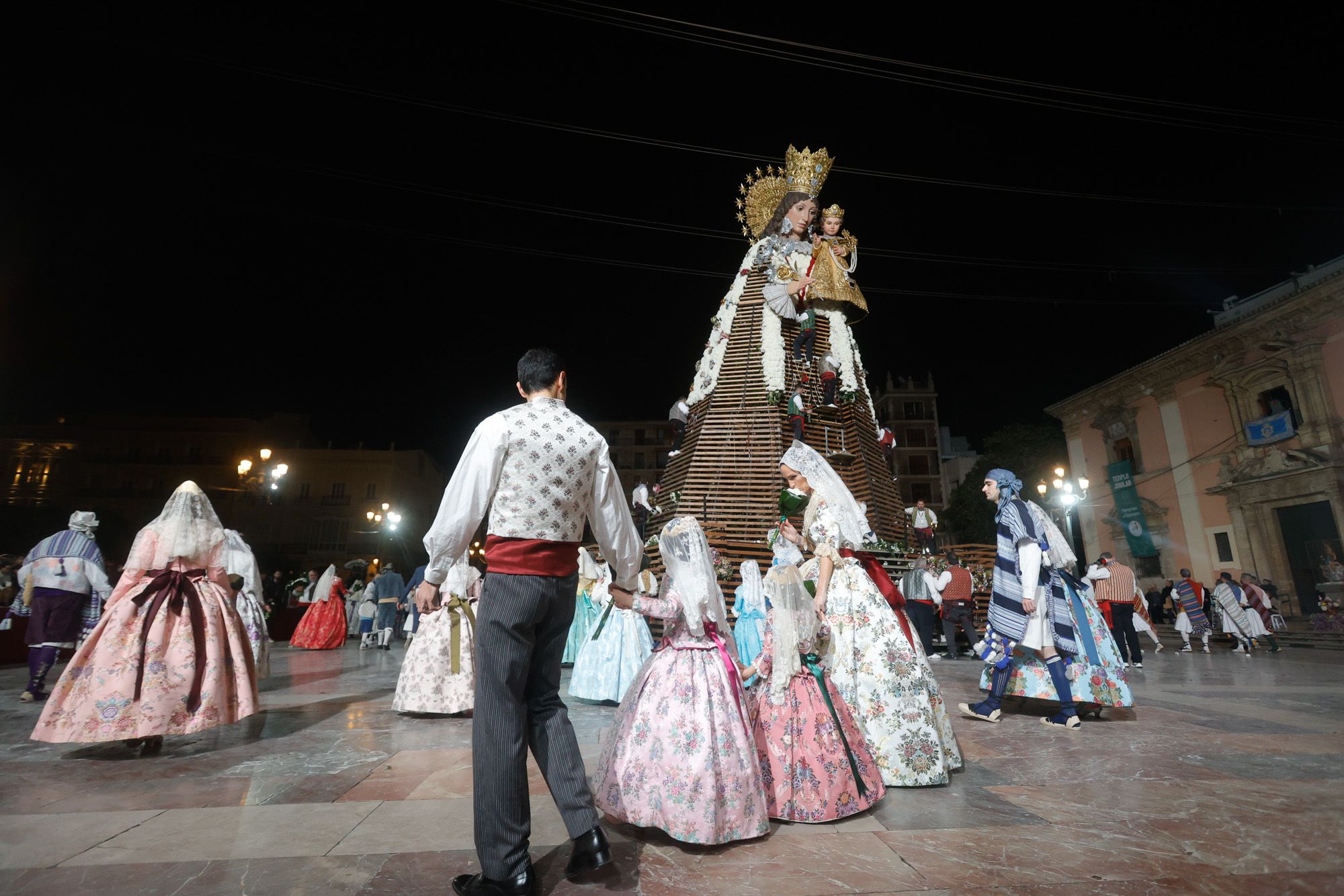 Todas las fotos de la Ofrenda del 17 de marzo por la calle San Vicente de 19:00 a 20:00 horas