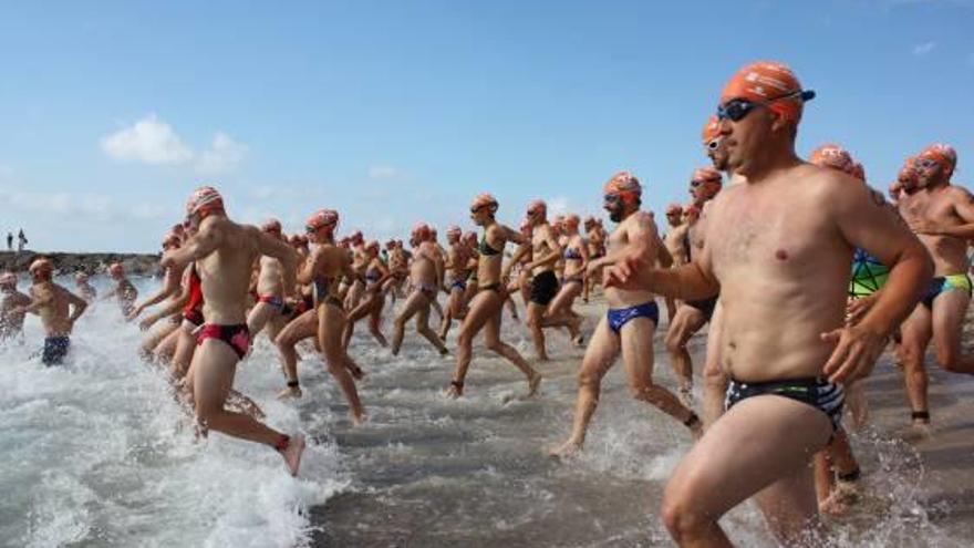 La carrera congregó a 300 participantes.