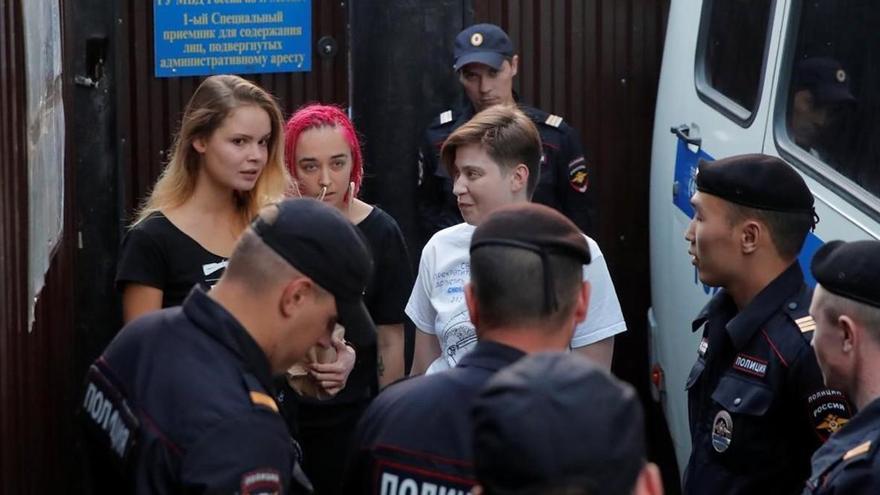 Detenidos 4 activistas de Pussy Riot en Moscú tras cumplir 15 días de arresto