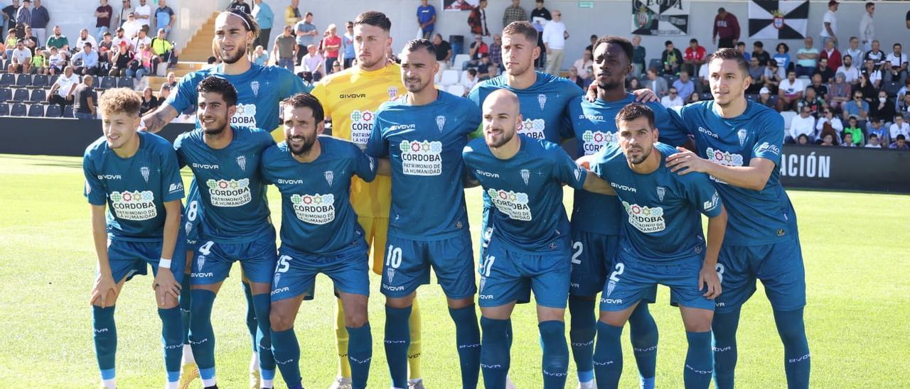 Equipo titular del Córdoba CF que inició el partido este domingo en el Alfonso Murube de Ceuta.