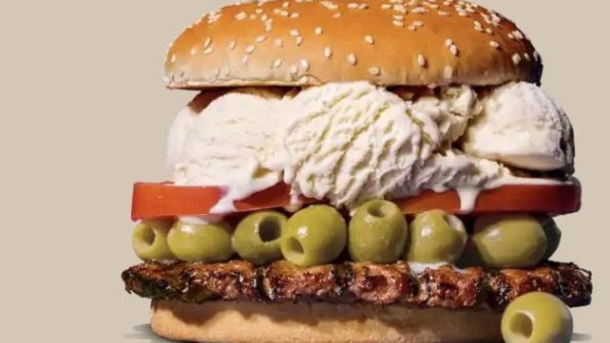 Hamburguesa con helado de vainilla y aceitunas de Burger King Alemania.