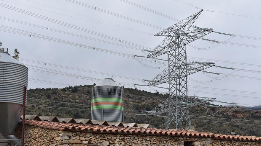 El Gobierno reduce por error la altura de las torres eléctricas de la MAT en Castellón