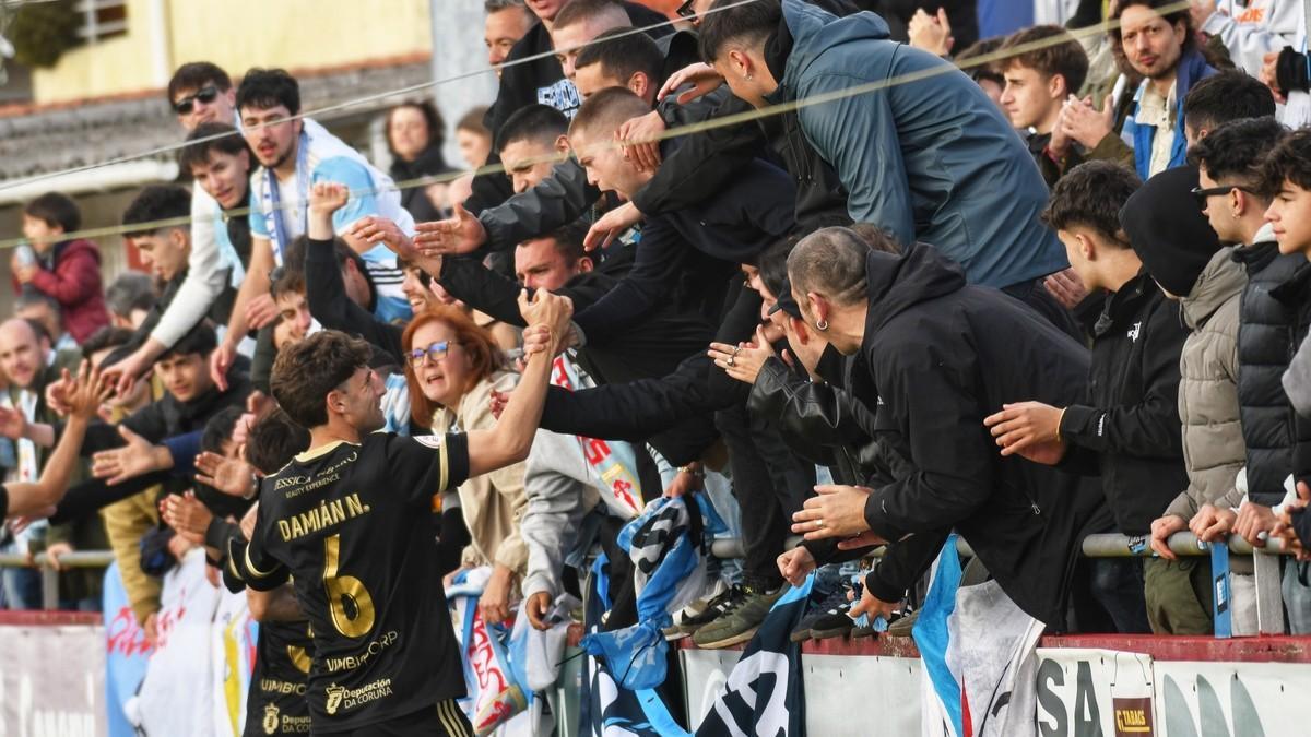 Medio millar de aficionados del Compos se desplazaron hasta A Lomba