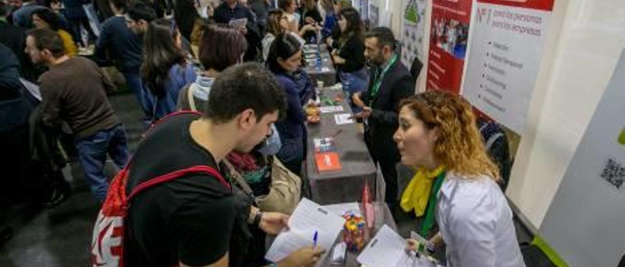 Estands de empresas en el Foro.