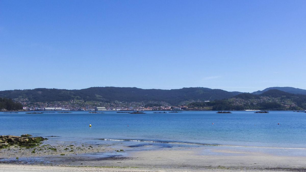 La ruta de senderismo que recorre las playas con las aguas más azules de España: un paseo ideal para hacer con niños