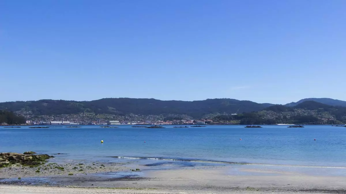 La ruta de senderismo que recorre las playas con las aguas más azules de España: un paseo ideal para hacer con niños