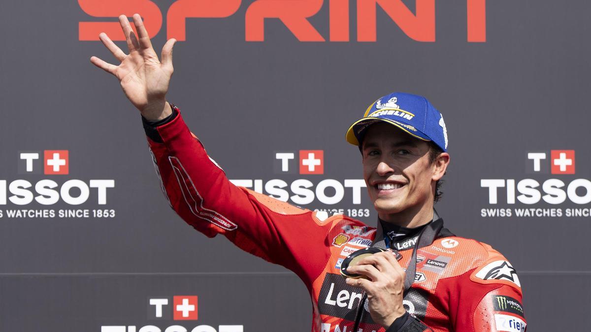 Marc Márquez (Ducati) celebra, en Le Mans, su sexta victoria consecutivo en las carreras al 'sprint'.