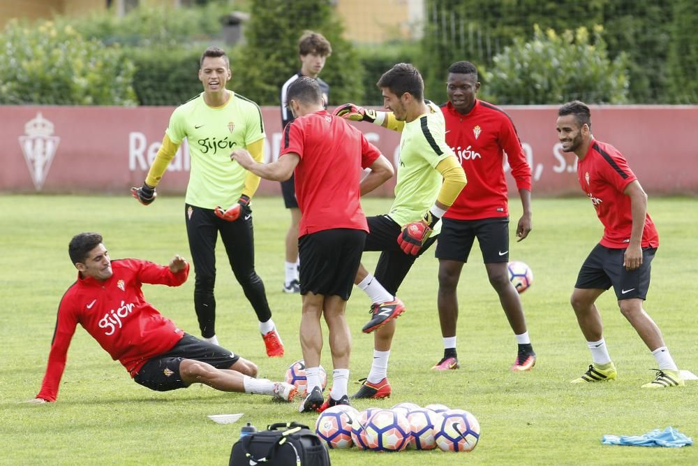 Entrenamiento del Sporting tras la derrota frente al Barcelona