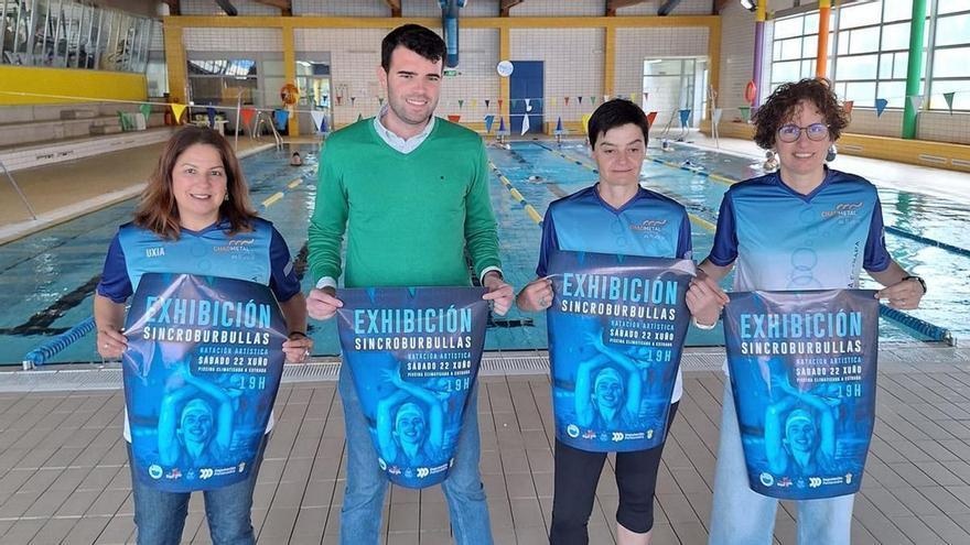 Exhibición de natación artística organizada por Sincroburbullas