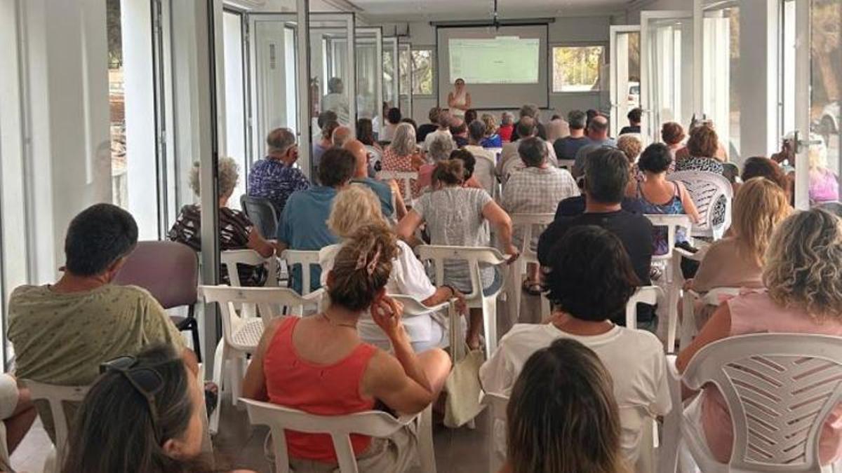 Imagen de la reunión informativa celebrada el miércoles en Son Serra de Marina.