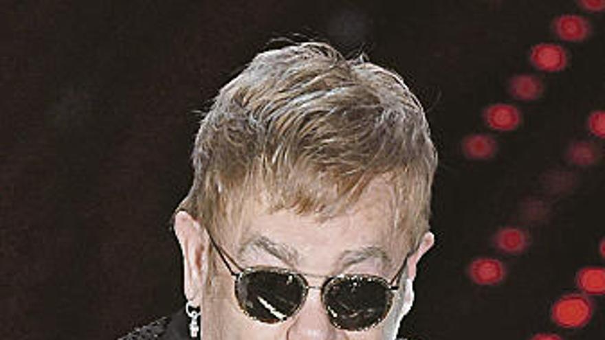 Elton John. // Efe