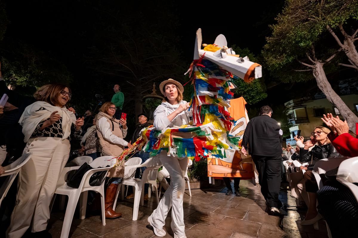 Gáldar convierte la Plaza de Santiago en una gran fiesta canaria