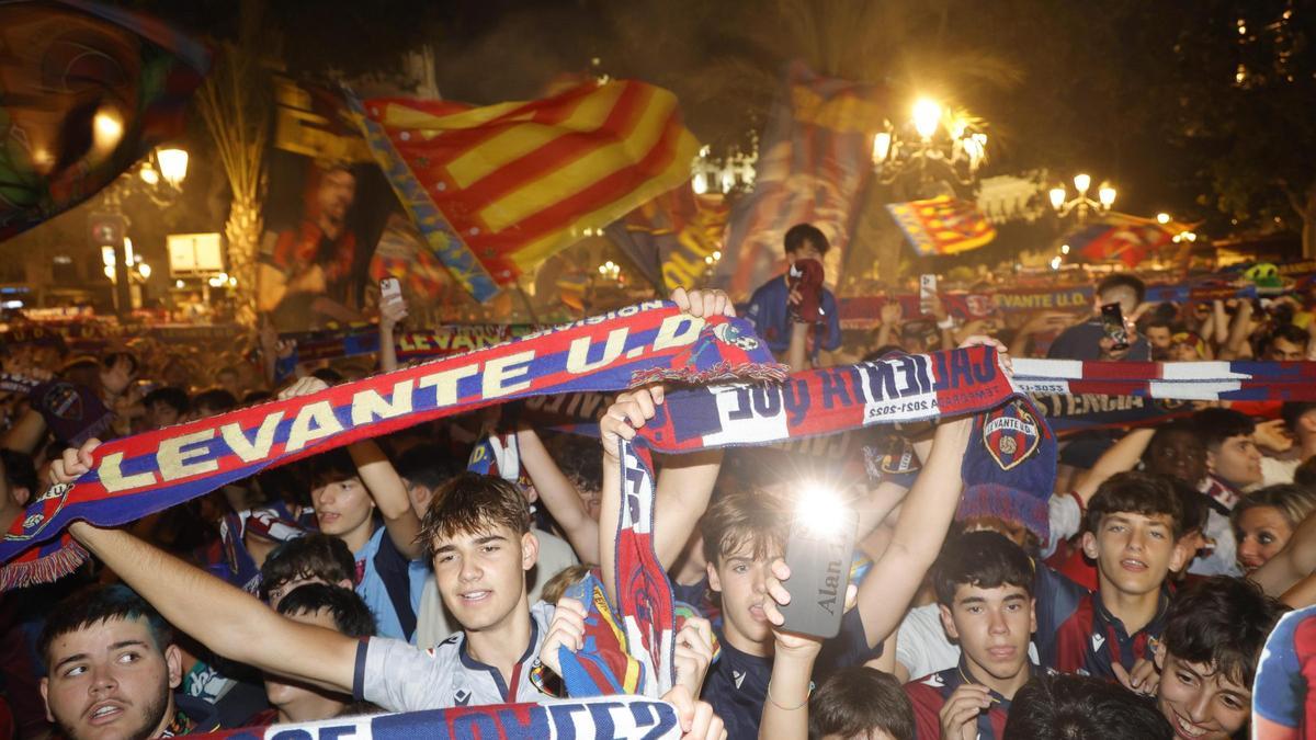 LEVANTE UD: Fiesta en el Ciutat: Fan Zone y recibimiento al equipo
