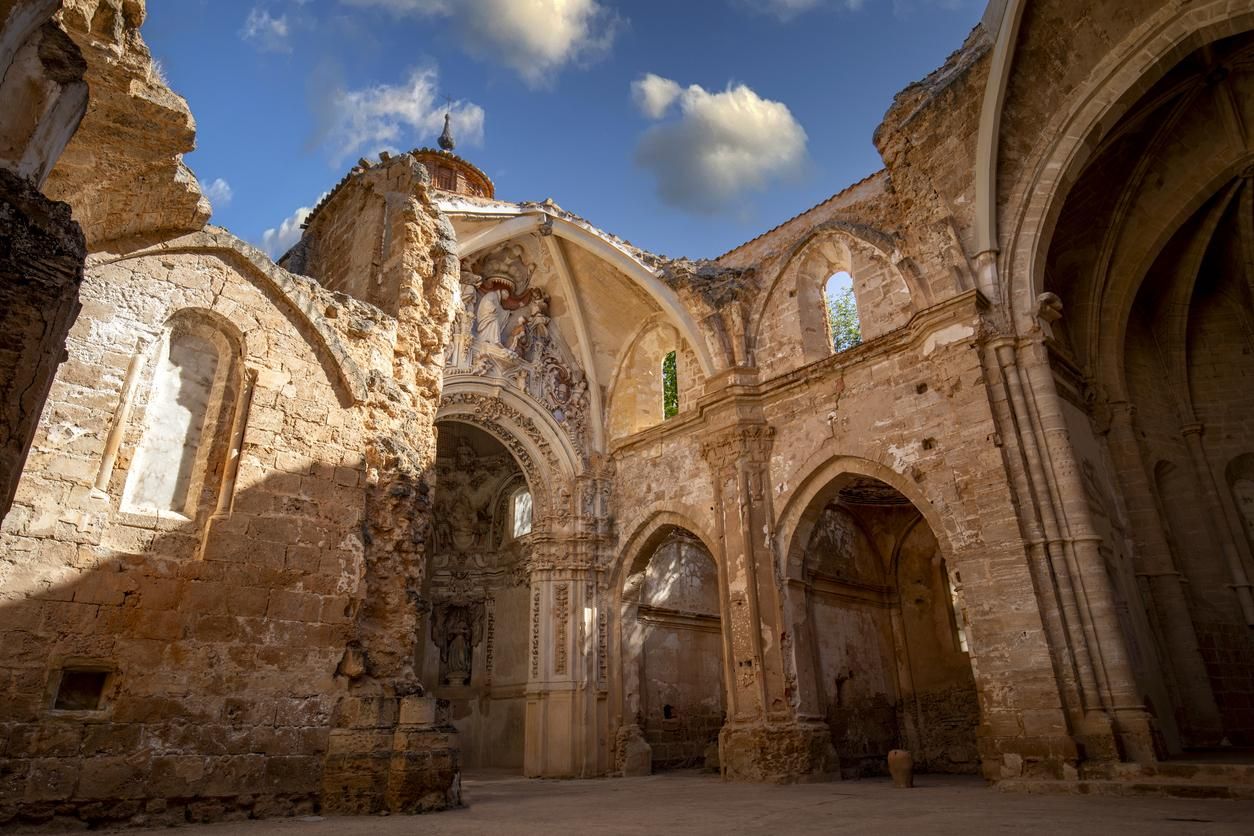 Ruinas de la iglesia cirtesciense del Monasterio de Piedra
