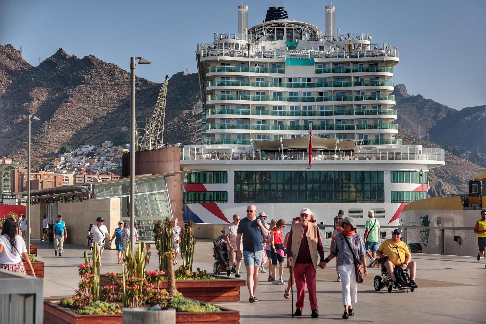 Así es el crucero Iona, uno de los más grandes del mundo y que llega al puerto de Santa Cruz