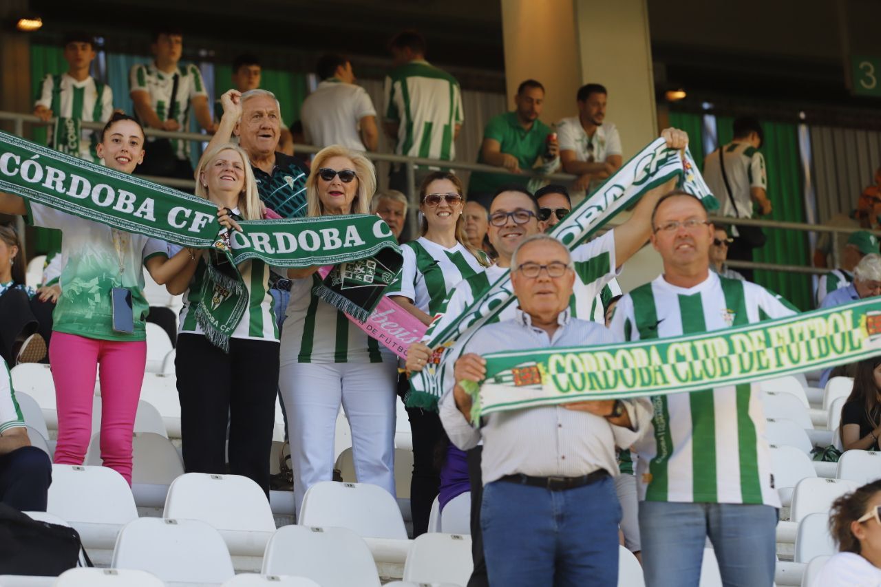 Córdoba CF-Mirandés: las imágenes de la afición en El Arcángel