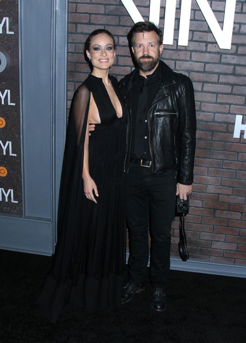 Jason Sudeikis y Olivia Wilde en la premier de Vinyl