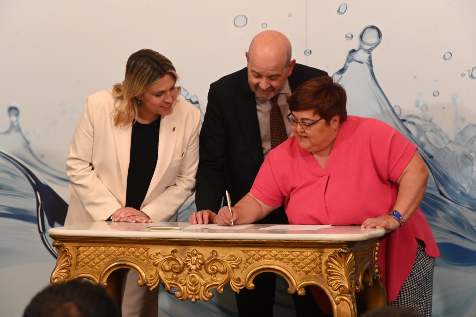 Firma de la adhesión al Consorcio Provincial de Aguas