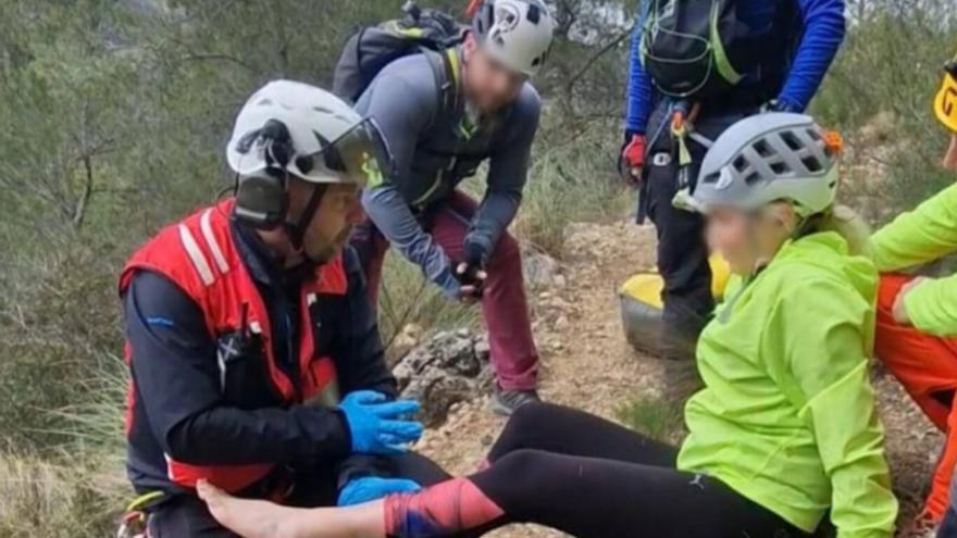 Rescatan a una mujer lesionada en la vía ferrata de Quesa