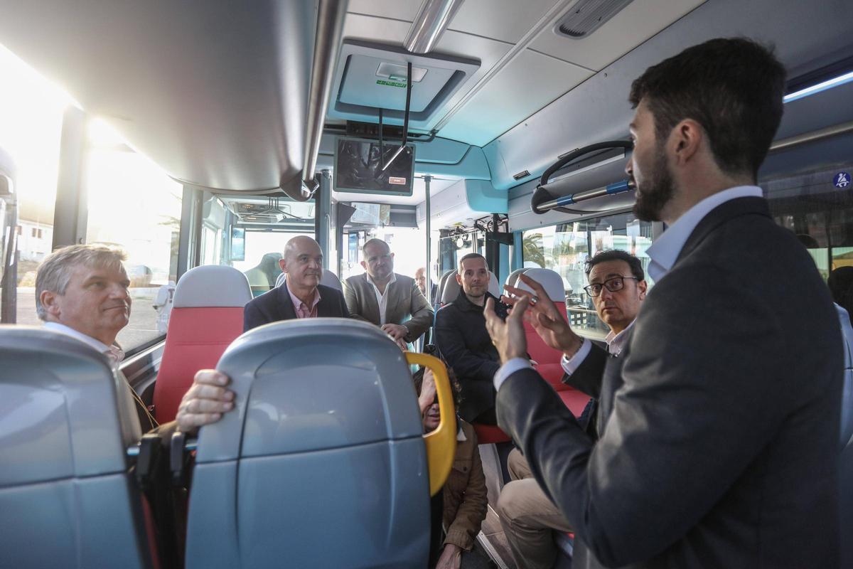 Todas las imágenes de la presentación de los nuevos autobuses de Ibiza Todas las imágenes de la presentación de los nuevos autobuses de Ibiza