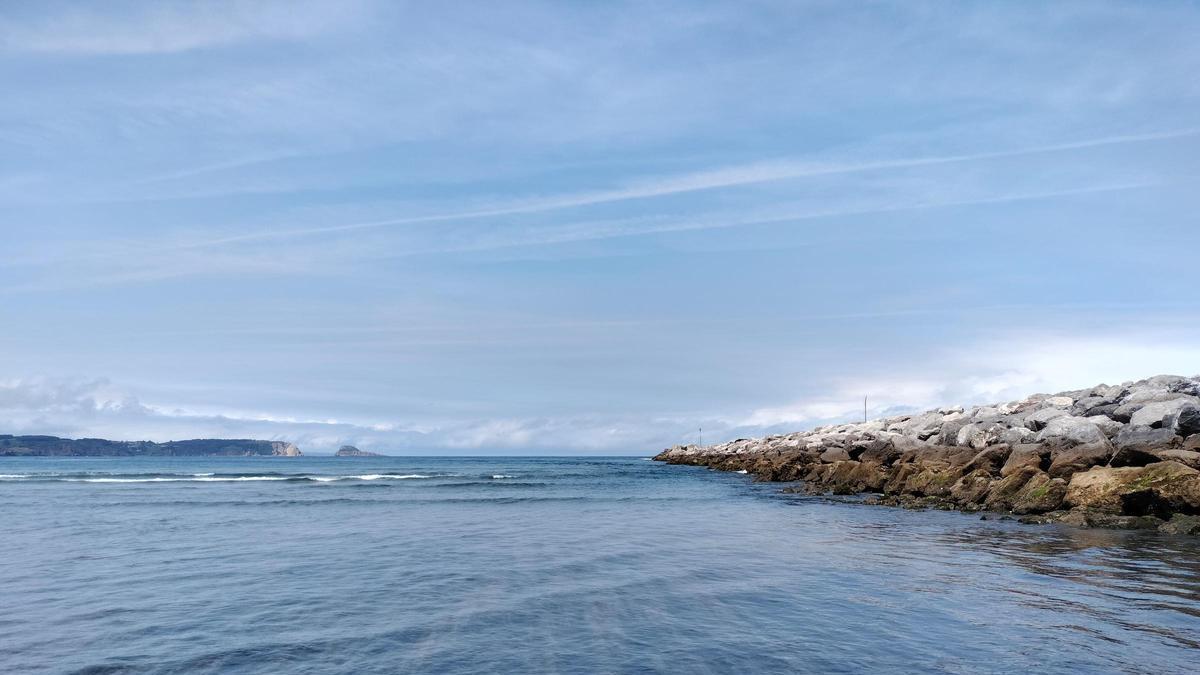 El dique del Puerto de Avilés.