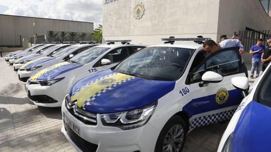 Los coches que se han incorporado a la flota de la Policía.