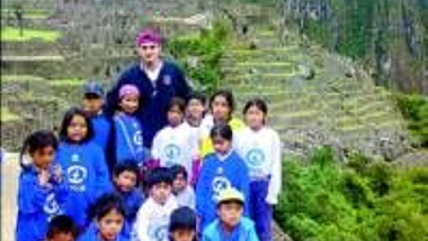 Iker Casillas: Visita solidaria al Machu Pichu