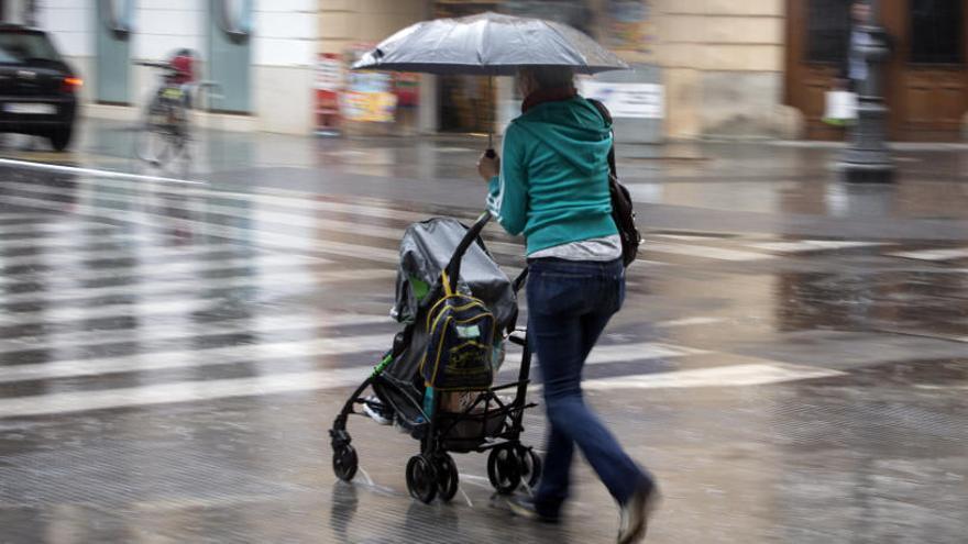 Una tormenta recorre València y precede al descenso de las máximas y a posibles nevadas