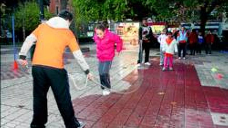 Juegos tradicionales en el paseo de Cánovas