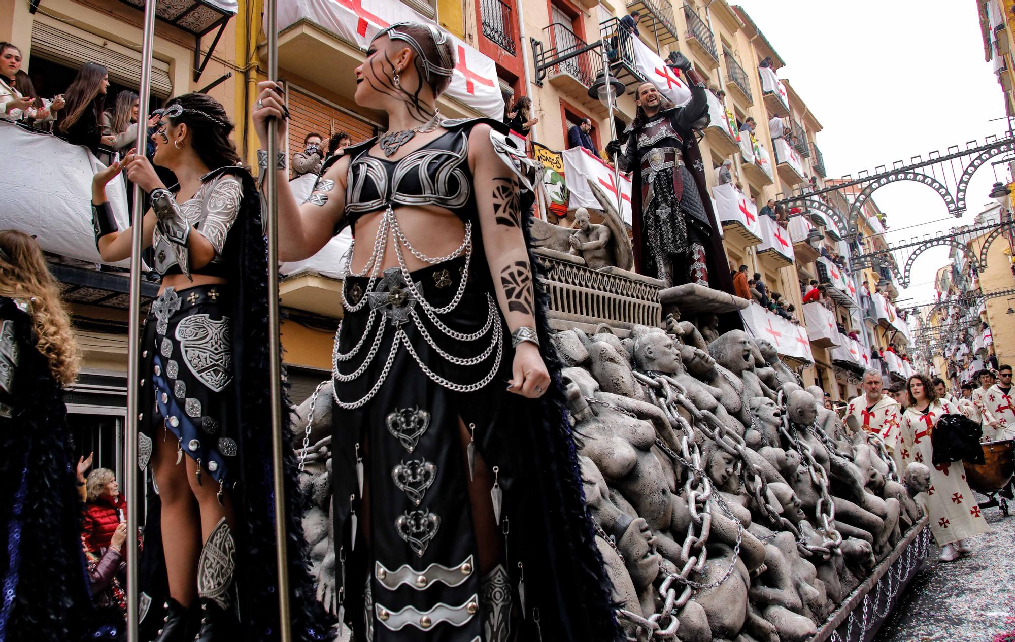 Espectaculares boatos y carrozas en las Fiestas de Alcoy