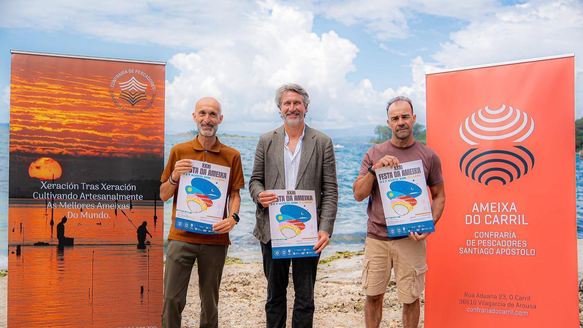 El alcalde, el concejal de Turismo y el patrón mayor presentaron la Festa da Ameixa de Carril.