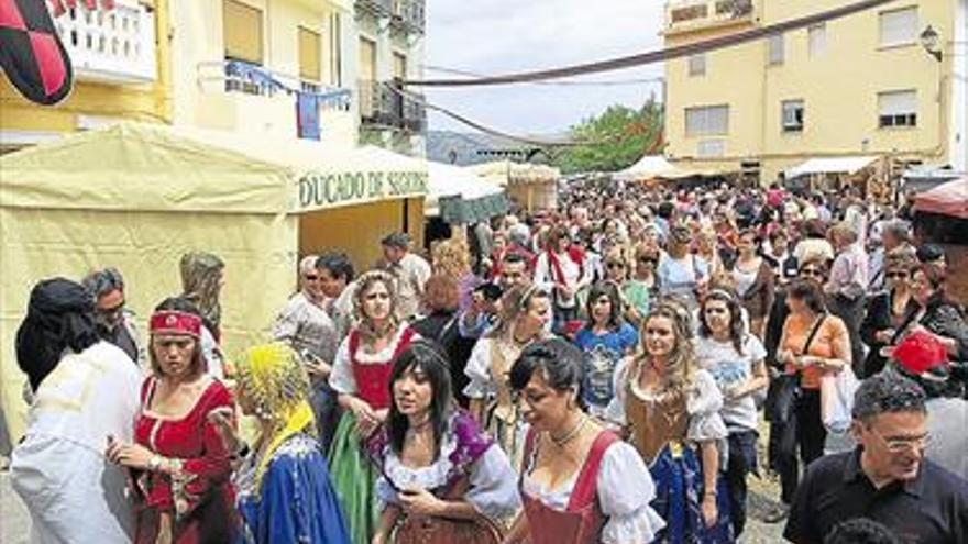 La alerta de lluvia obliga a Segorbe a posponer su   feria medieval