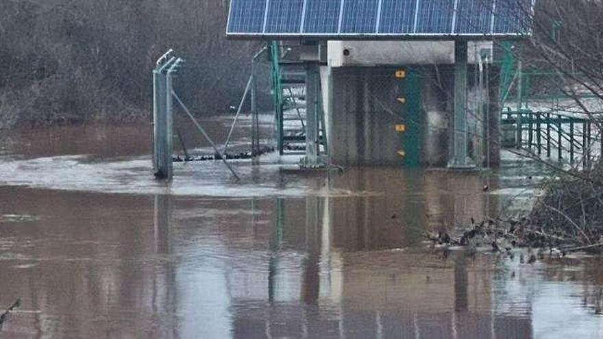 Estación de aforo del río Eria entre Morales de Rey, donde se ha desbordado, y Manganeses de la Polvorosa, antes de confluir con el Órbigo.