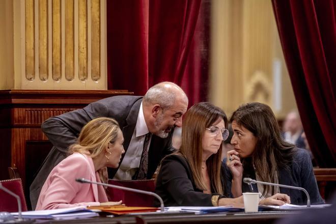 FOTOS | Las imágenes de la sesión del Parlament en la que Vox ha dejado en minoría al PP y le ha paralizado los presupuestos