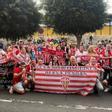 Afición rojiblanca en los anexos del Estadio de Gran Canaria.