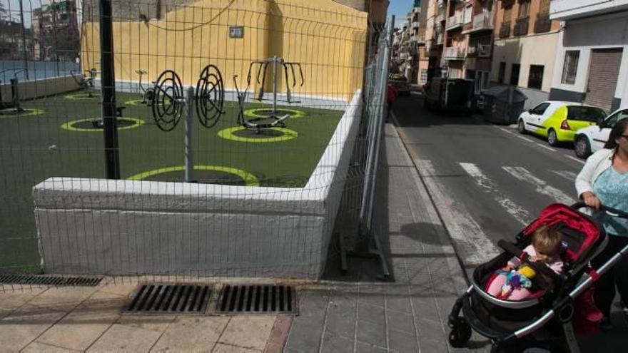 Los juegos biosaludables para personas mayores recién colocados en la plaza de la Pipa.