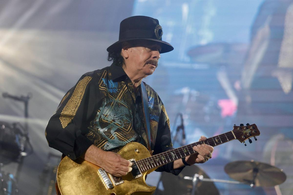 El regreso del legendario guitarrista Carlos Santana a València, en imágenes