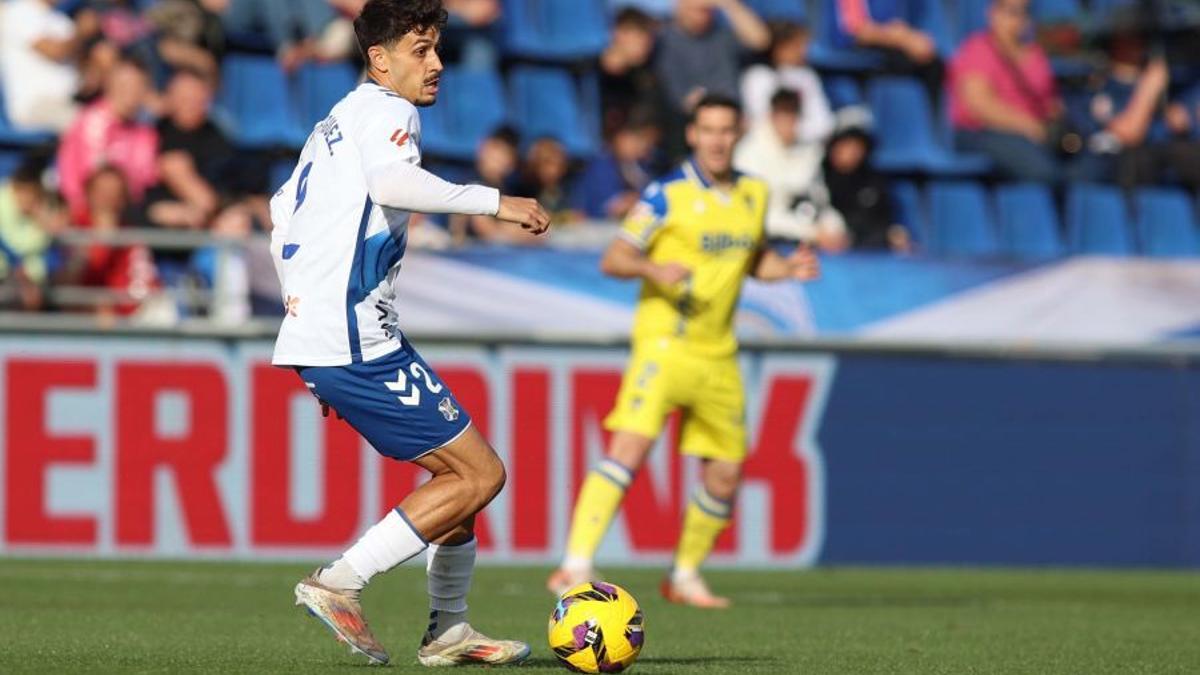 David Rodríguez, con el balón en el duelo del domingo