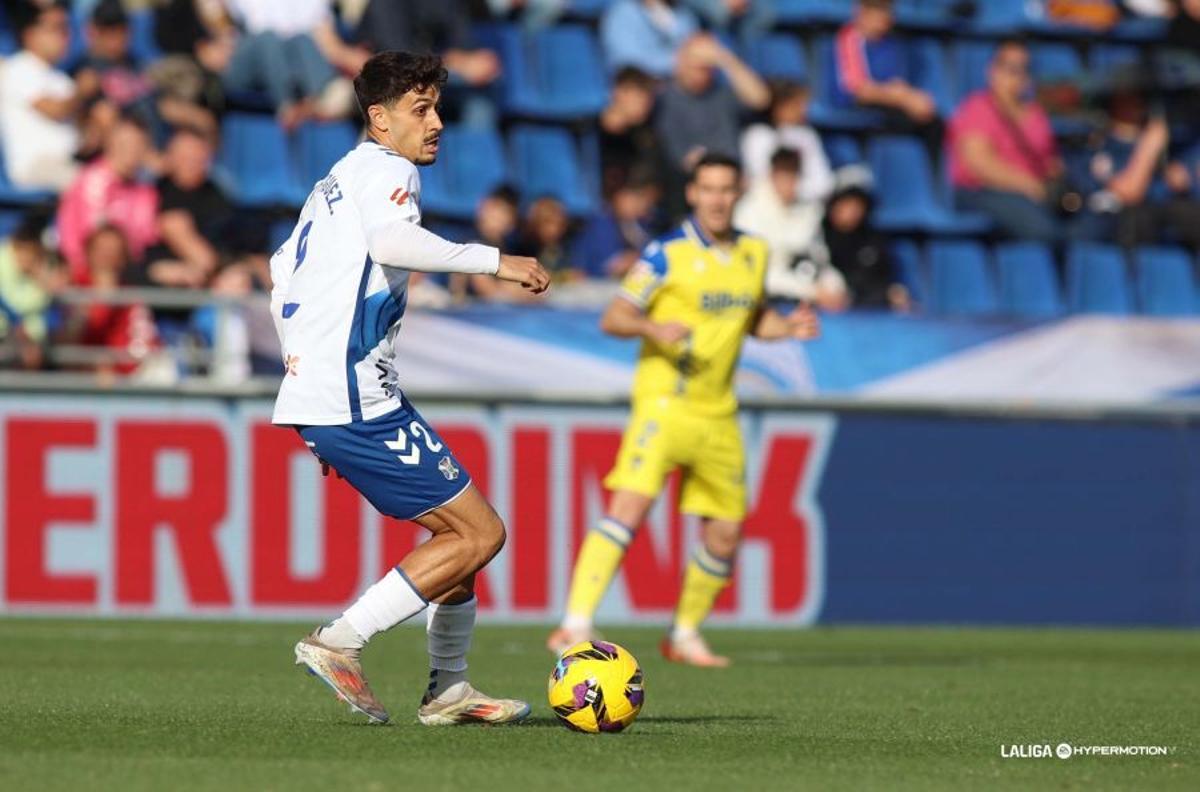 David Rodríguez, con el balón en el duelo del domingo
