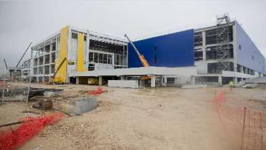 Las bobinas sustraídas se hallaban en el interior del vallado de las obras de Ikea de Alfafar.