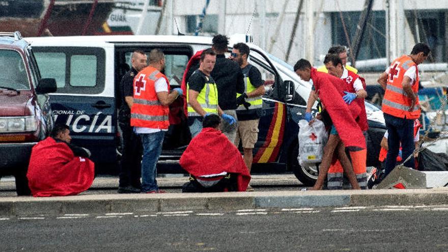 Rescatados 29 inmigrantes a bordo de una patera a dos millas de Lanzarote