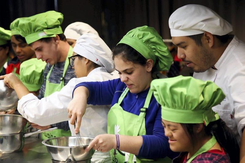 Ocho alumnos de ATADES comienzan su formación como chefs