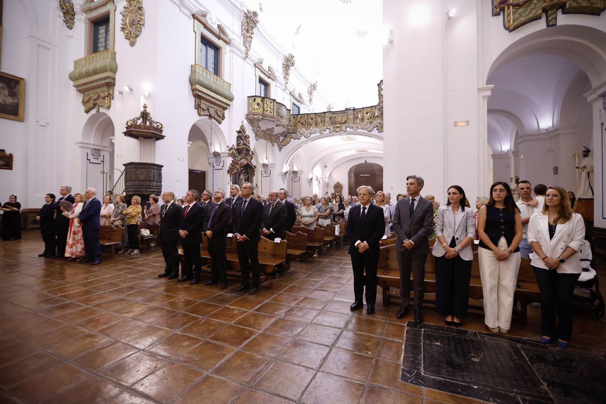 Asistentes a la bendición del Retablo Mayor de la Iglesia de La Merced.