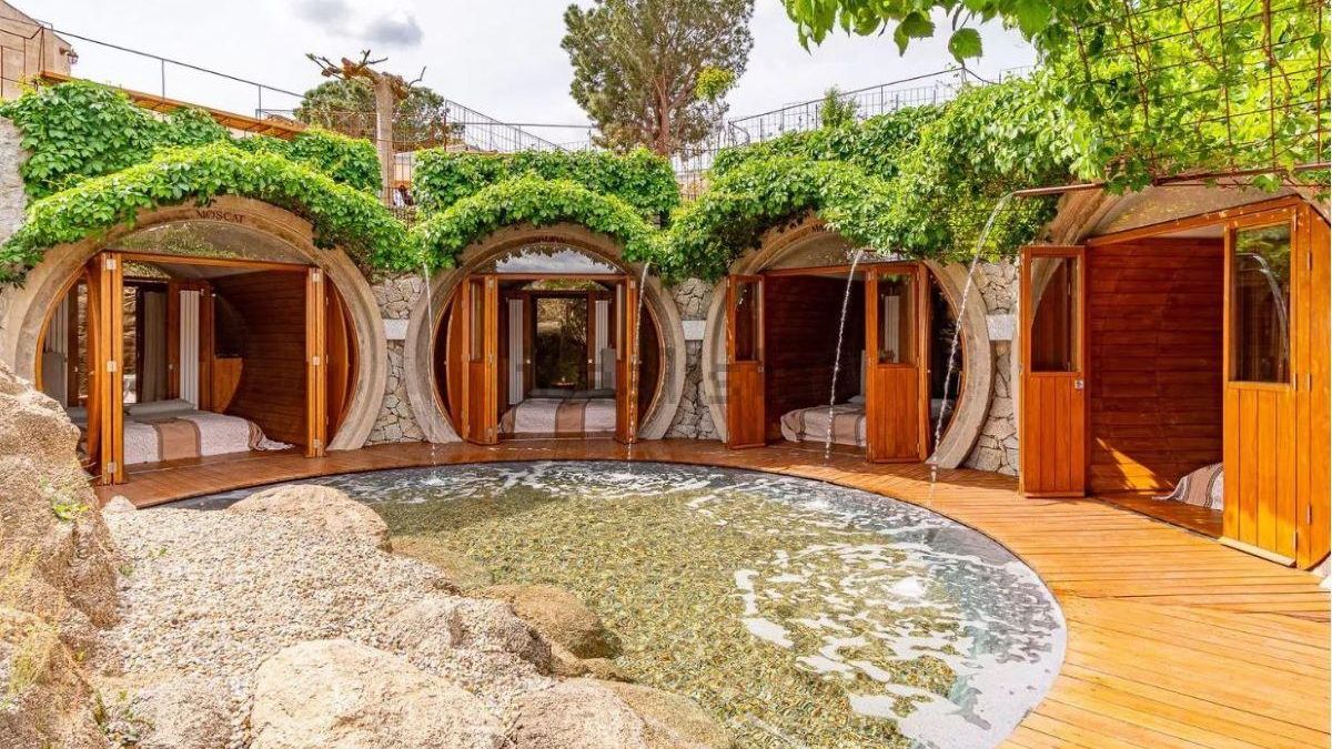 L'obra situada a Capmany s'ha posat a la venda com un projecte de 'coliving' o turístic.