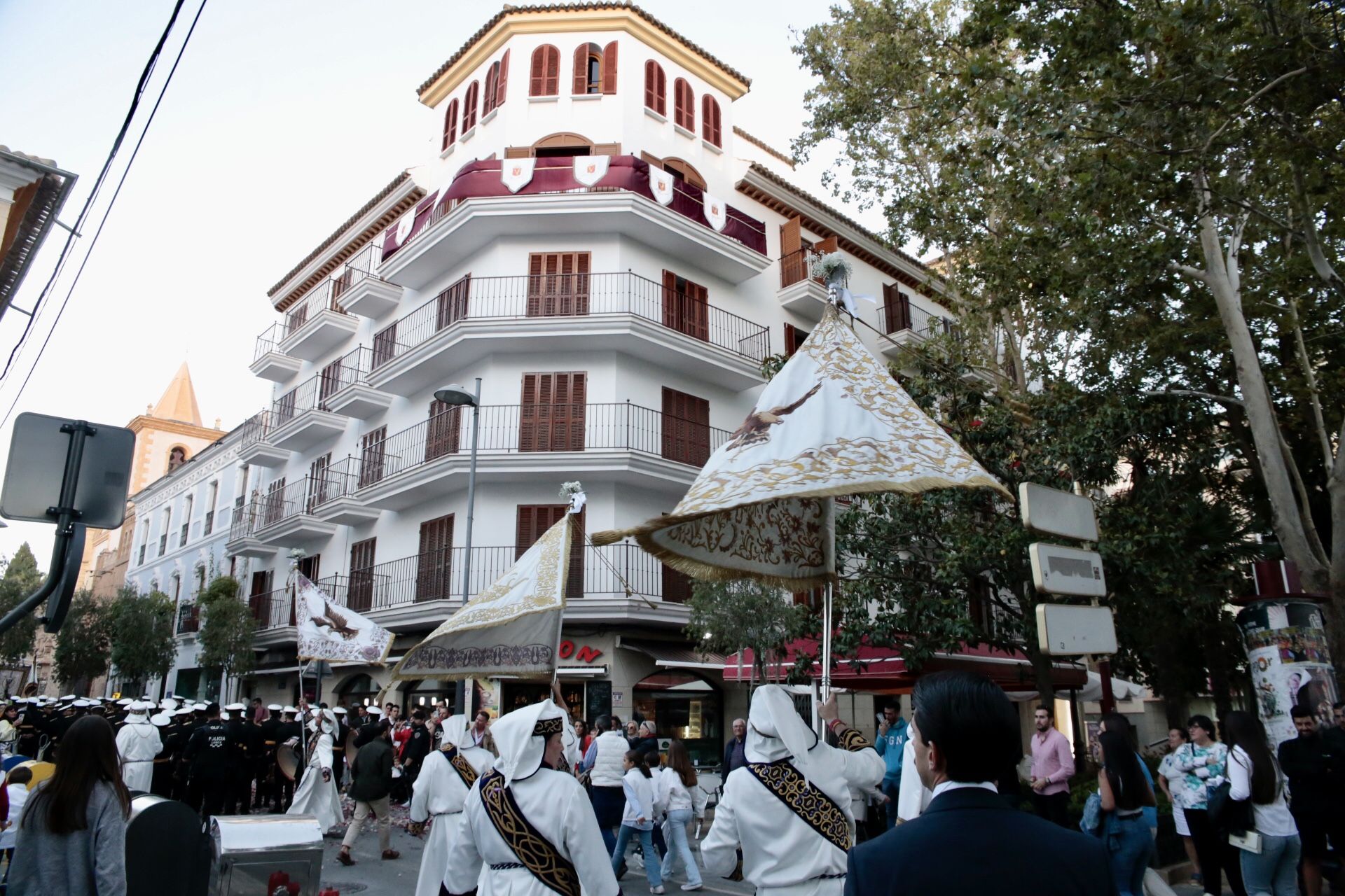 Las mejores fotos de la Recogida de banderas del Paso Blanco y el Azul en Lorca