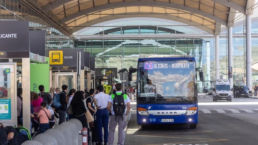 Opiniones de  los extranjeros habituales sobre  el aeropuerto de Alicante-Elche