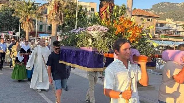 Sant Pere, patró dels pescadors, a la processó del Port de Sóller.
