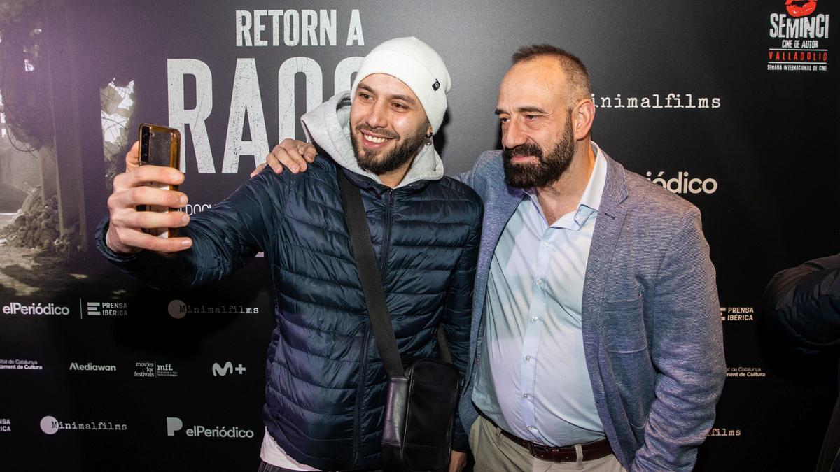 BARCELONA 25/01/2023 Entre todos. Hossam Alahamd, Marc Marginedas. Photocall del documental Marc Marginedas &quot;Retorn a Raqqa&quot; FOTO de ZOWY VOETEN