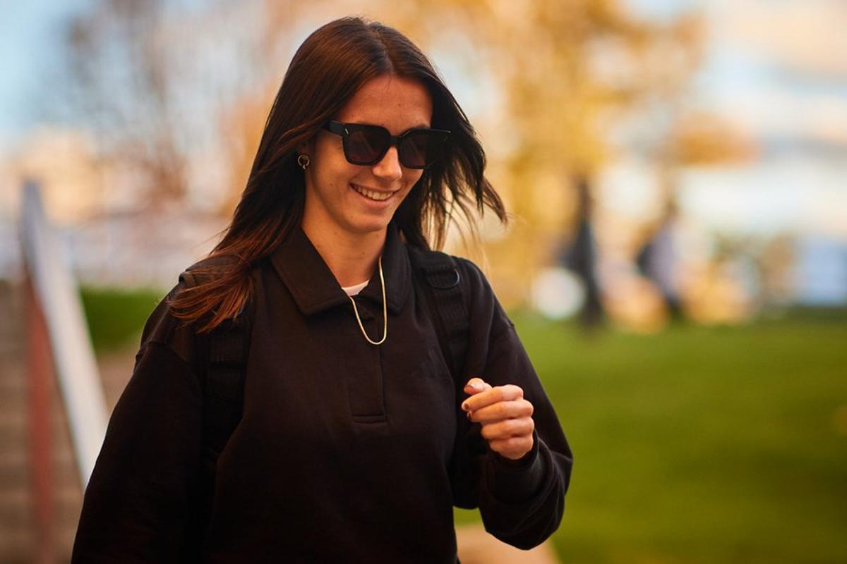 Aitana Bonmatí en su llegada a la concentración de la selección española femenina.