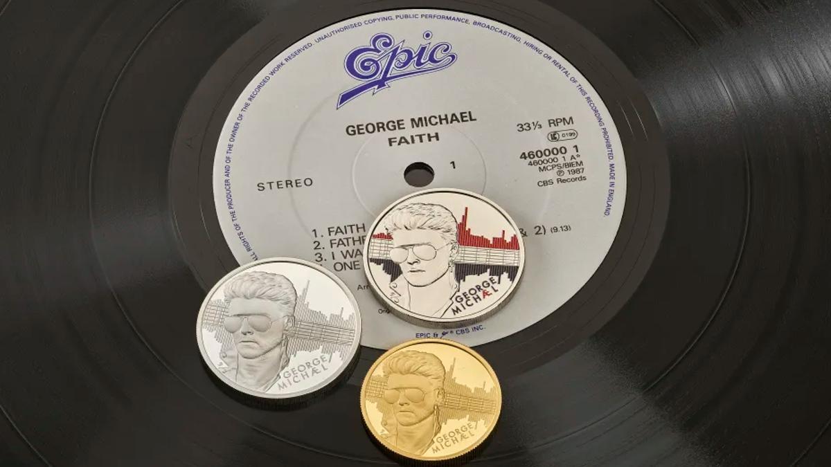 Detalle de las nuevas monedas conmemorativas de George Michael lanzadas este lunes por la Royal Mint.